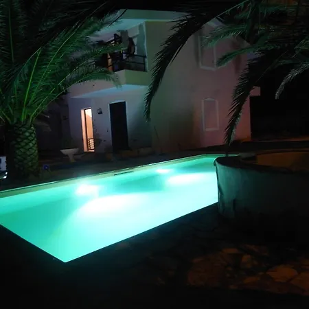 Modern In With Swimming Pool * 발레도리아